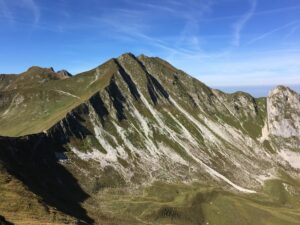 Kalkgrate und steile Rücken im Gantrischmassiv – hochalpines Panorama nahe dem Morgetepass.