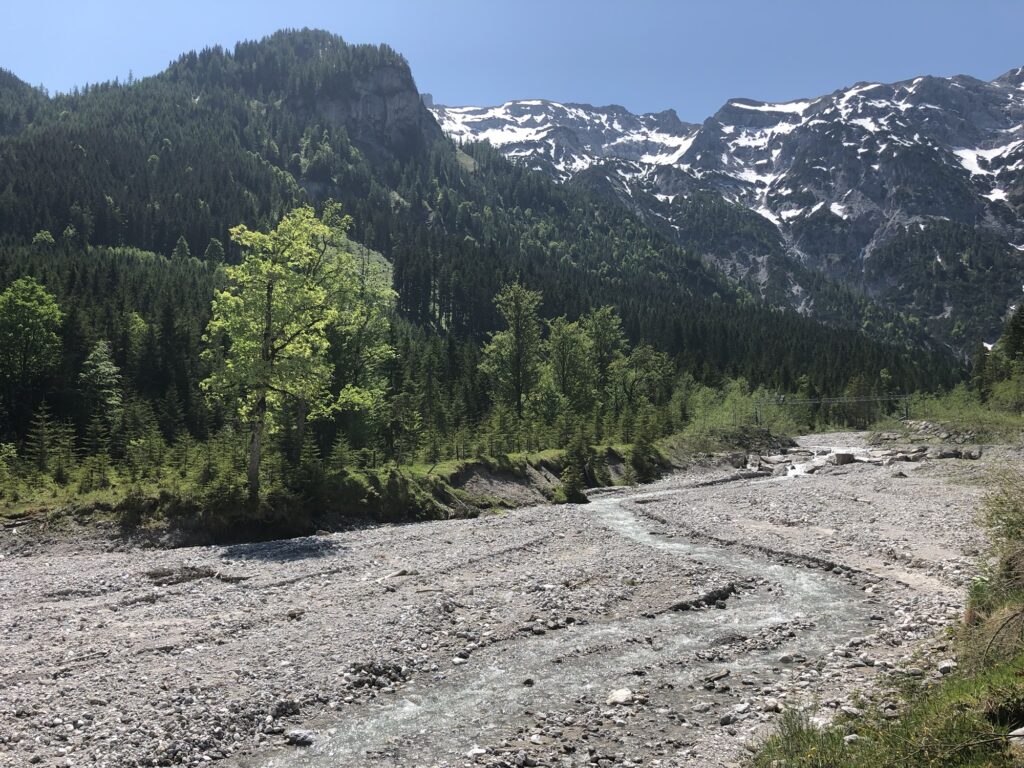 Bachbett im Karwendel nahe Pertisau – naturnahe Eindrücke entlang der Tristenaurunde.