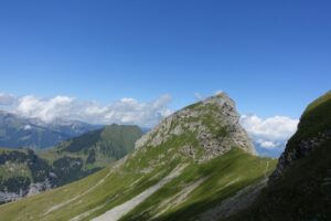Markante Felsformationen entlang der Wanderung zwischen Seefeldsee und Abgschütz
