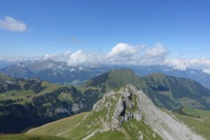 Schmaler Grat und Felsformationen nahe dem Abgschütz in Obwalden
