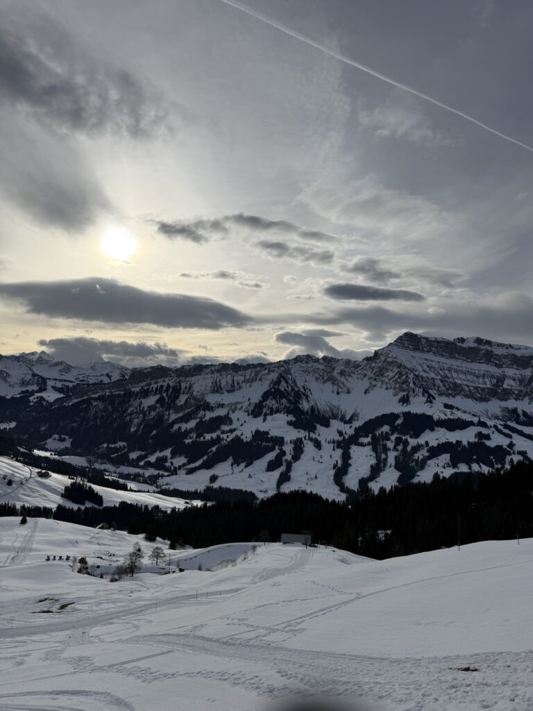 Blick auf die Schrattenflue bei winterlichen Bedingungen auf der Marbachegg
