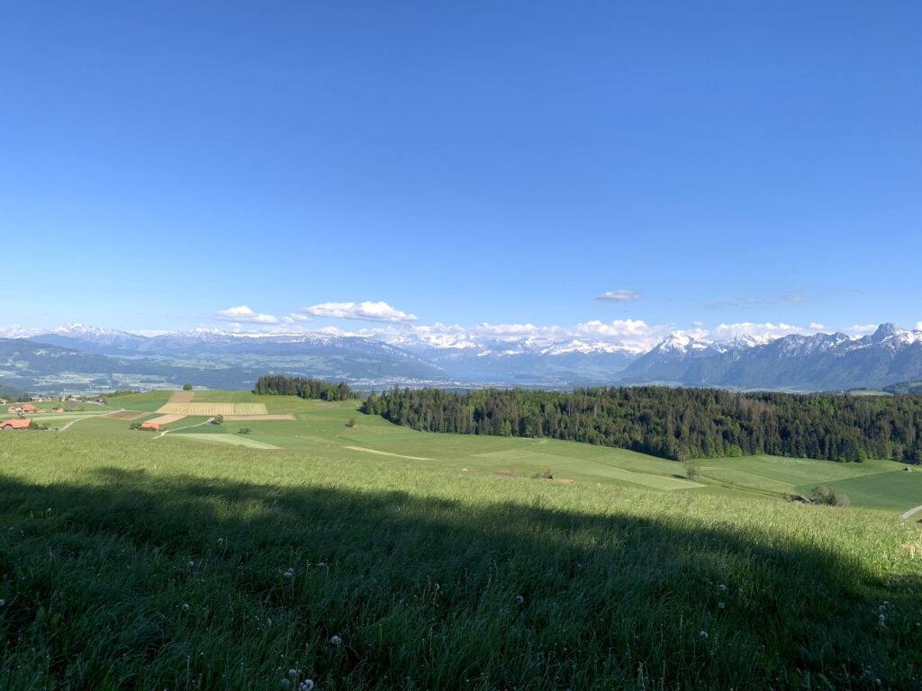 Weites Panorama über das Emmental vom Rundweg Bütschelegg