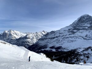 Winterwanderweg vom Männlichen mit Blick auf Eiger, Mönch und Jungfrau