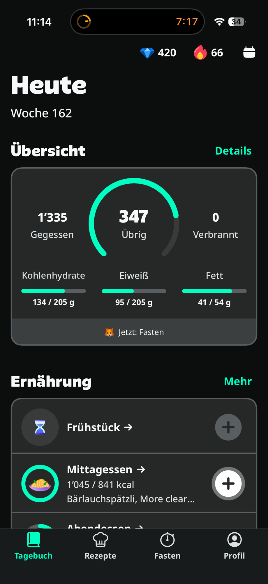 Screenshot der Kalorien-Tracking-App Yazio: Tagesübersicht mit 1’335 gegessenen Kalorien, 347 verbleibenden Kalorien und Makronährstoff-Balken für Kohlenhydrate, Eiweiss und Fett.