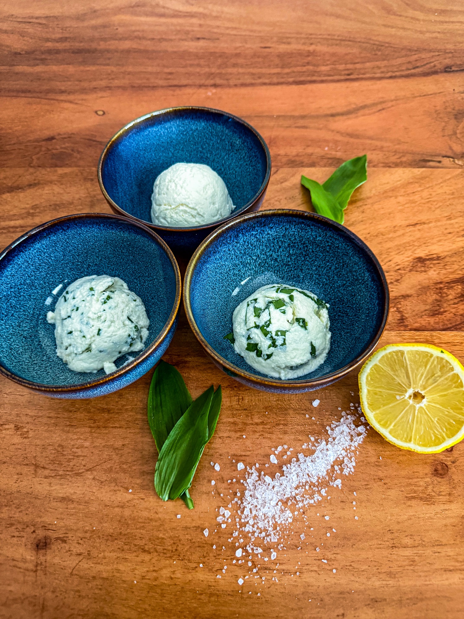 Cremiger Frischkäse mit frischen Kräutern
