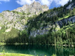 Wanderung zum Hinterburgseeli mit Blick auf die Alpen