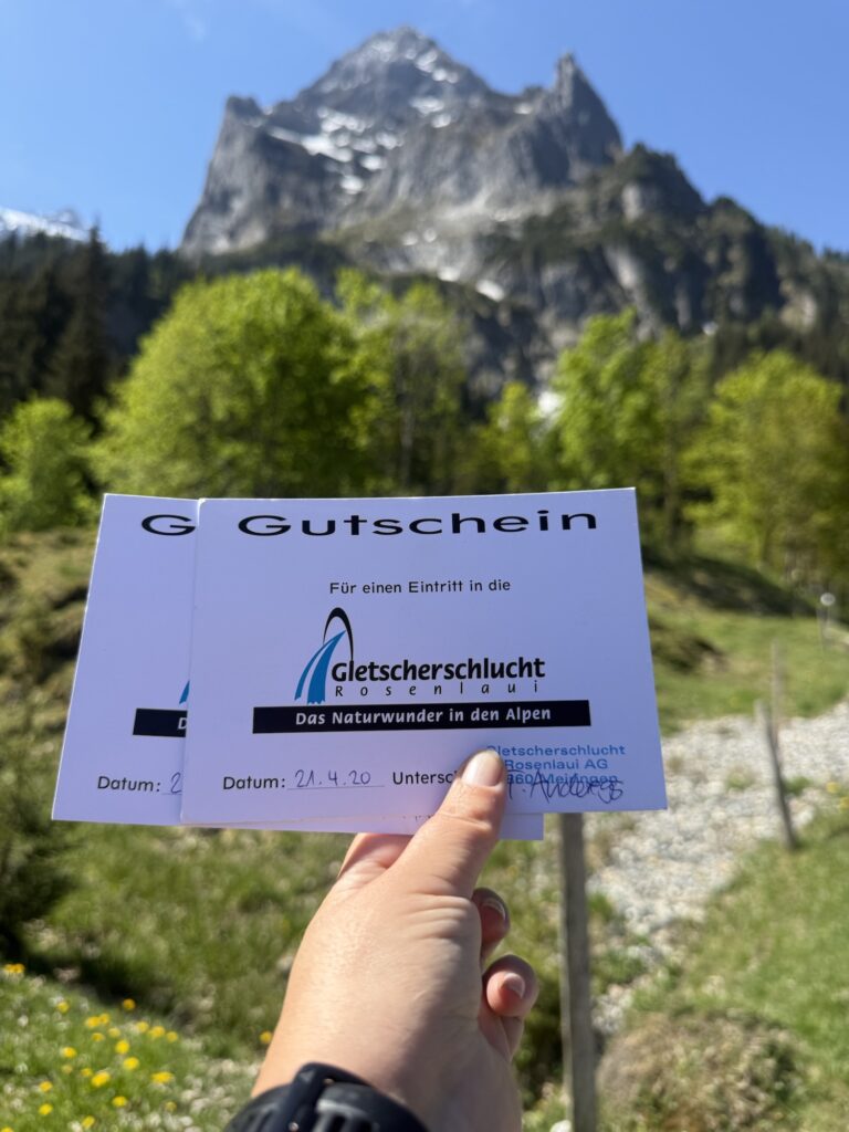 Gutschein für die Gletscherschlucht Rosenlaui vor dem Wellhorn
