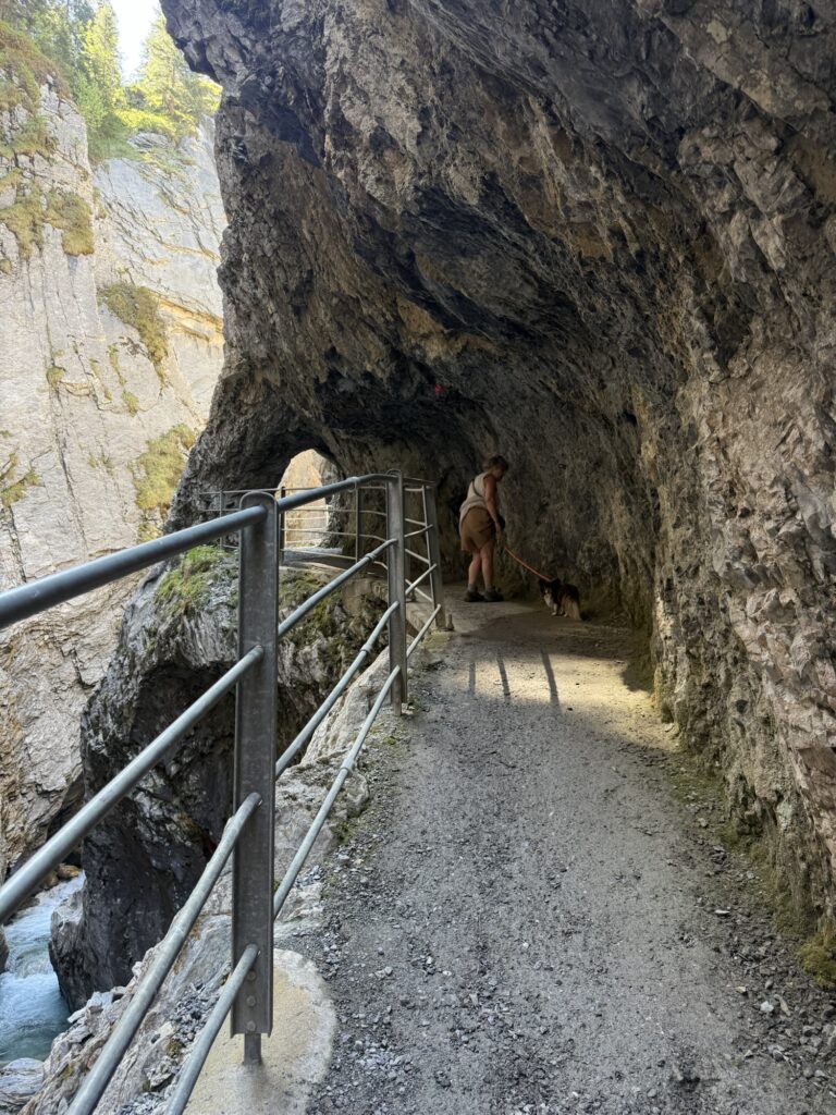 Weg entlang der Gletscherschlucht Rosenlaui