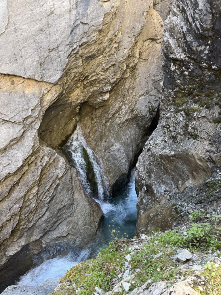 Ausgewaschene Felsen in der Gletscherschlucht Rosenlaui