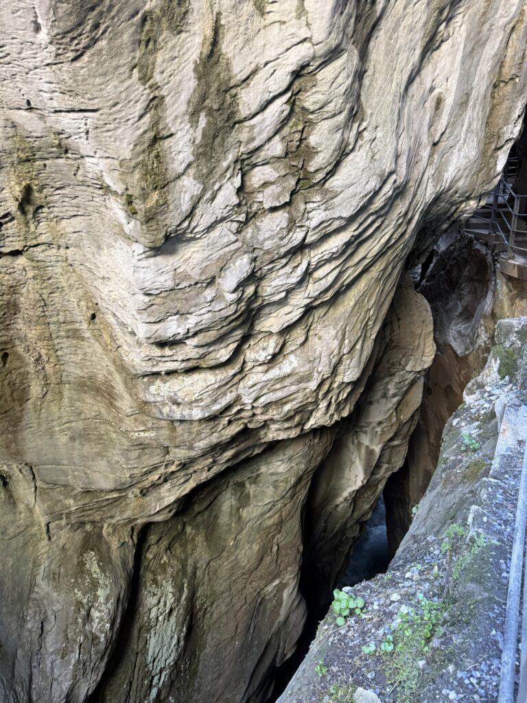 Tosendes Gletscherwasser in der Rosenlauischlucht