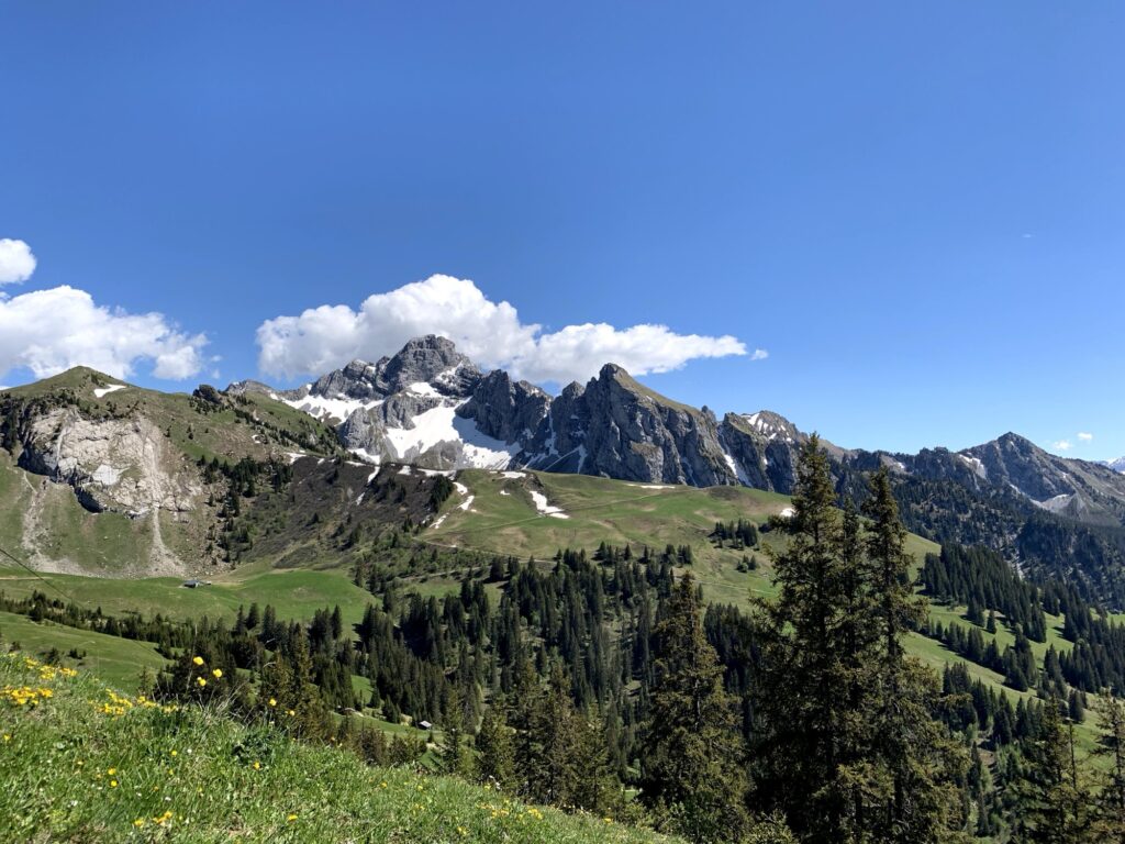 Bergpanorama im Diemtigtal bei der Rundwanderung Seebergsee