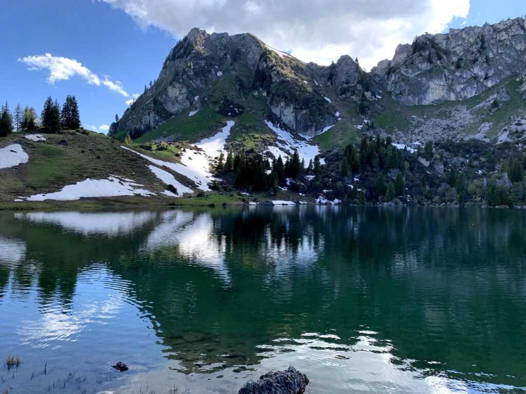Seebergsee mit Spiegelung der Berggipfel